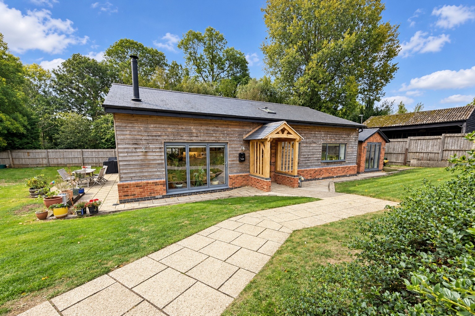Stylish barn conversion on the outskirsts of Toddington