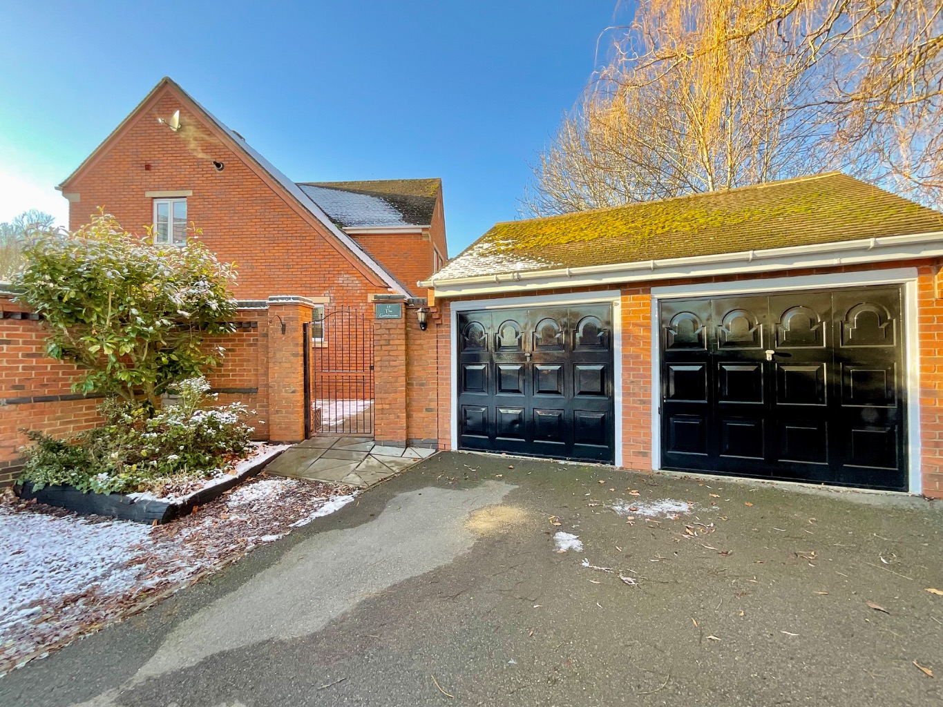 The Gate House, is a unique three bedroom detached property, located on the Timken development