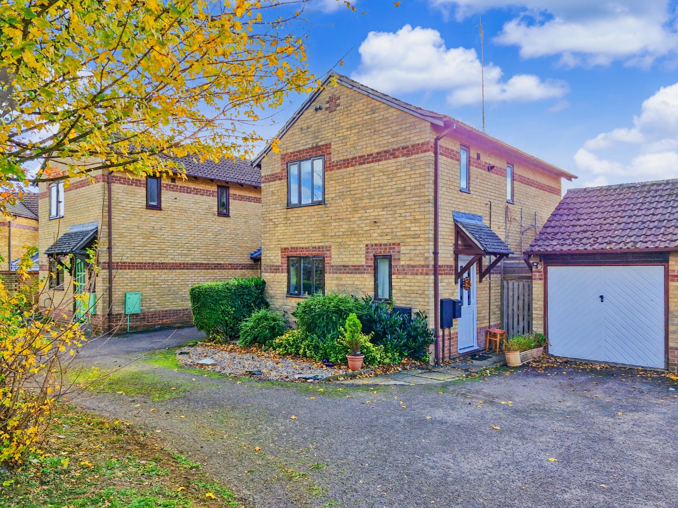 Three Bedroom Detached Family Home For Sale, Found in a Private Quiet Cul-De-Sac of Woodford Halse