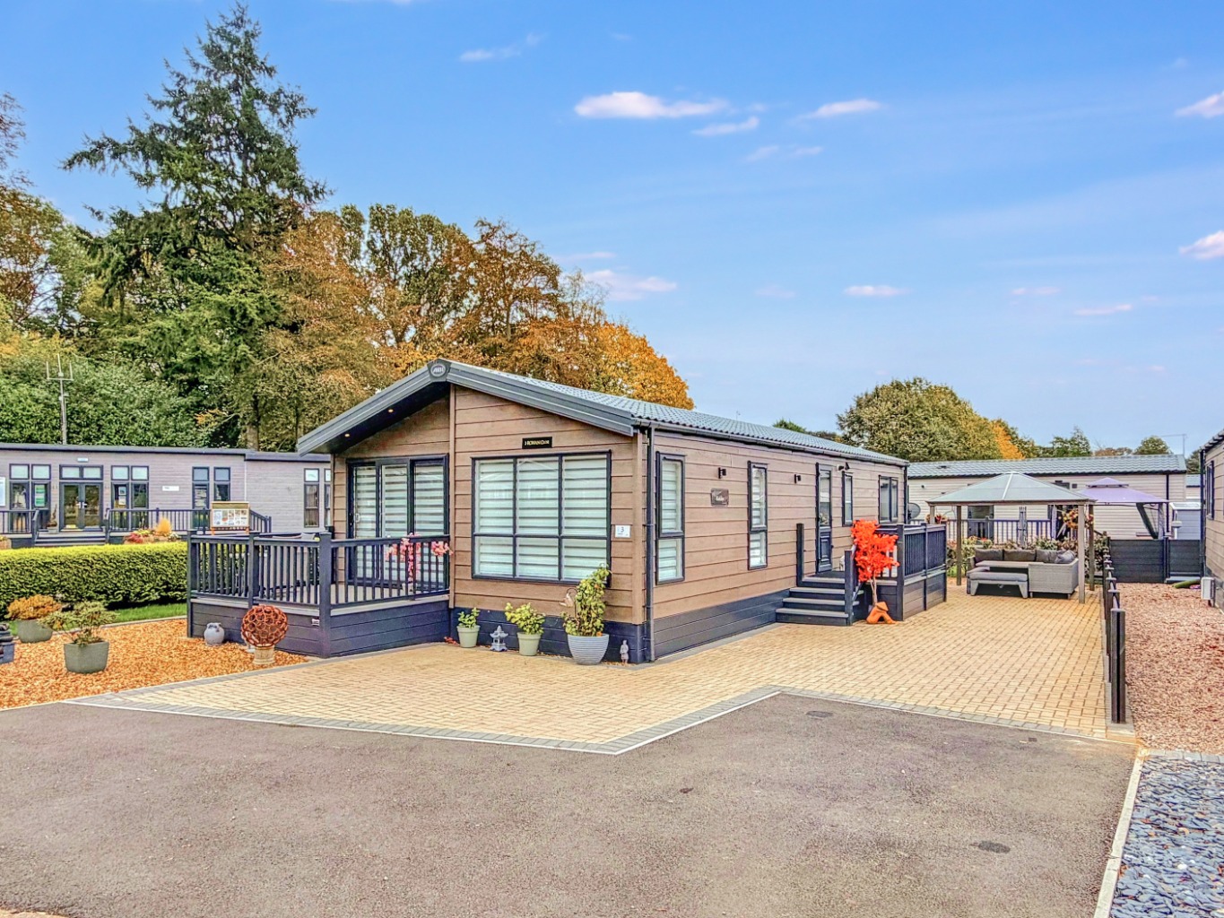 Two Bedroom Twin Lodge For Sale in Overstone Lakes, Northamptonshire. Two Bedroom Twin Lodge For Sale in Overstone Lakes, Northamptonshire.