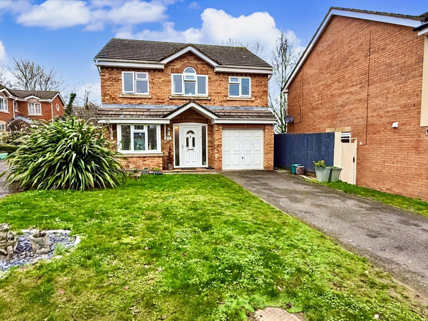 Four Bedroom Detached Property For Sale in Daventry.