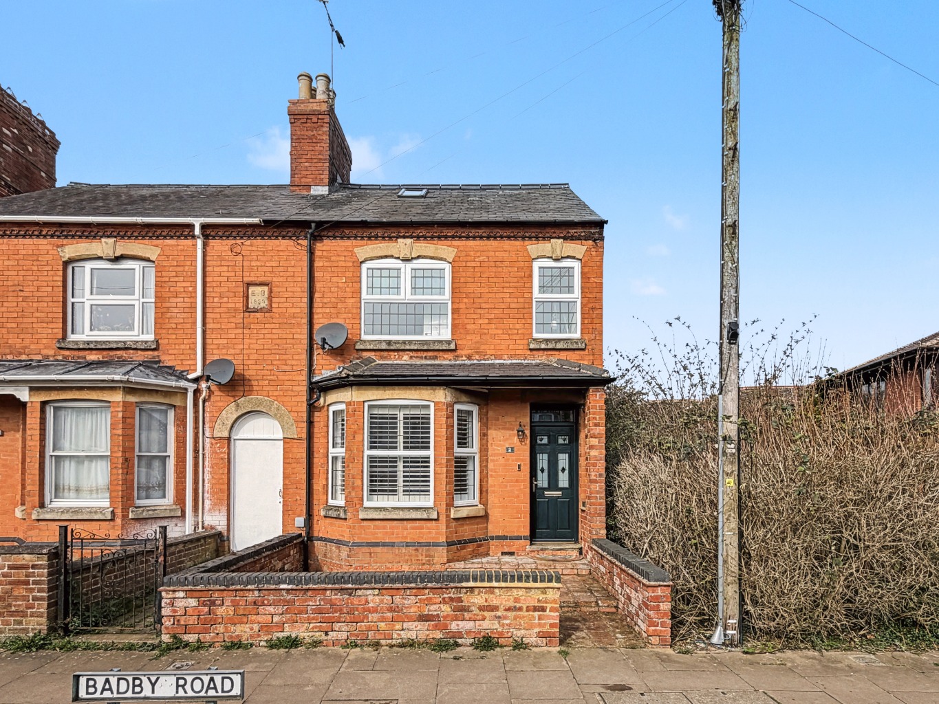 Three Bedroom Semi-Detached Property For Sale in Daventry, Northamptonshire