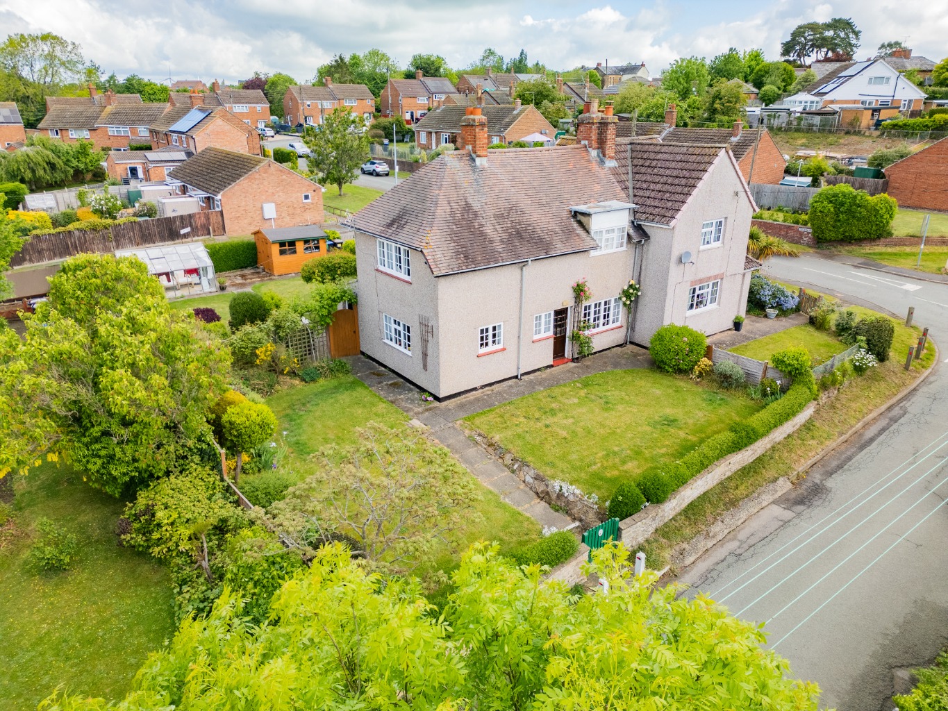Two Bedroom Semi-Detached Property with Large Garden For Sale in Crick, Northamptonshire