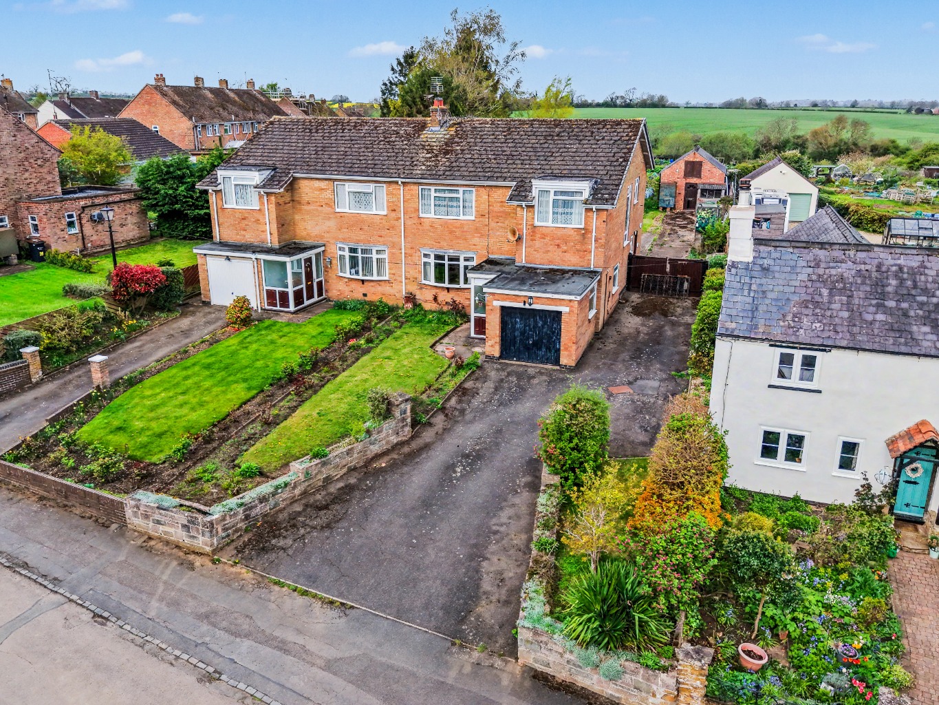 Three Bedroom Semi-Detached Property For Sale in Welford, Northamptonshire