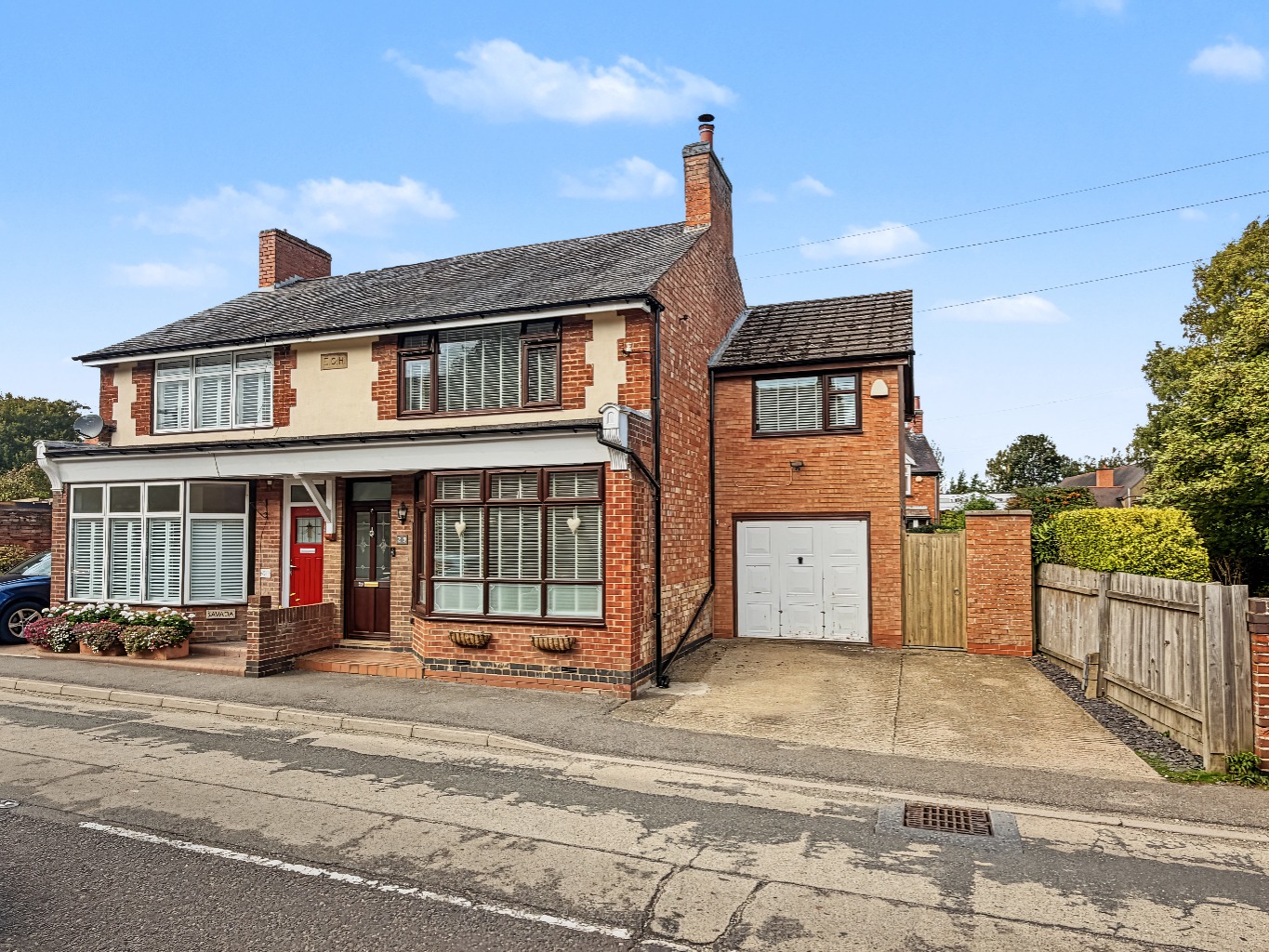 Three Bedroom Semi-Detached Home For Sale in Crick, Northamptonshire.