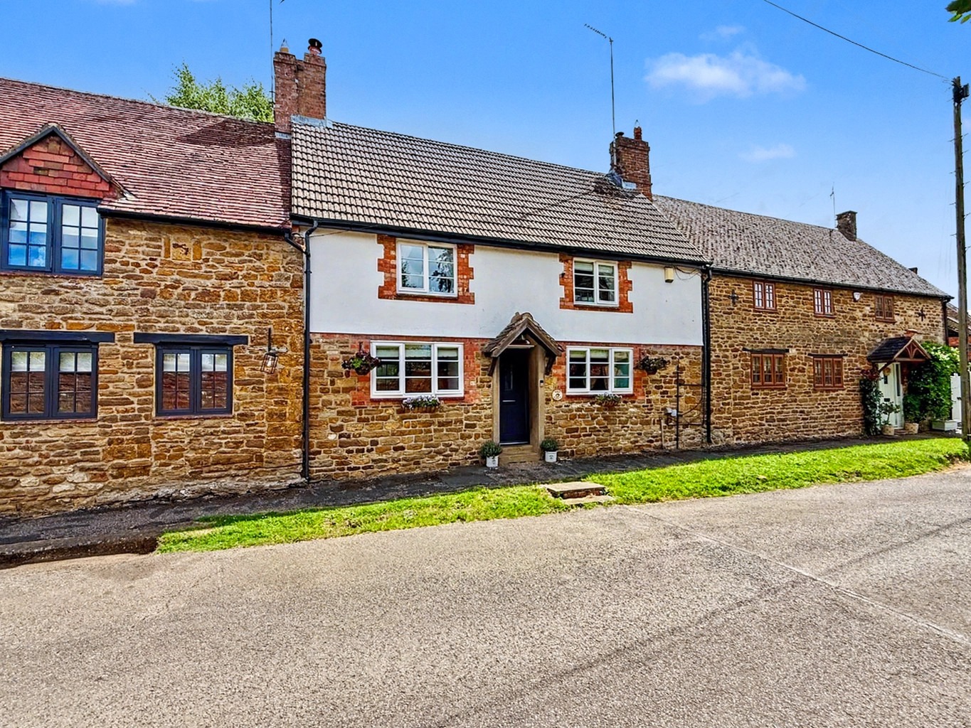 Three Bedroom Character  Stone Cottage For Sale in Staverton, Northamptonshire