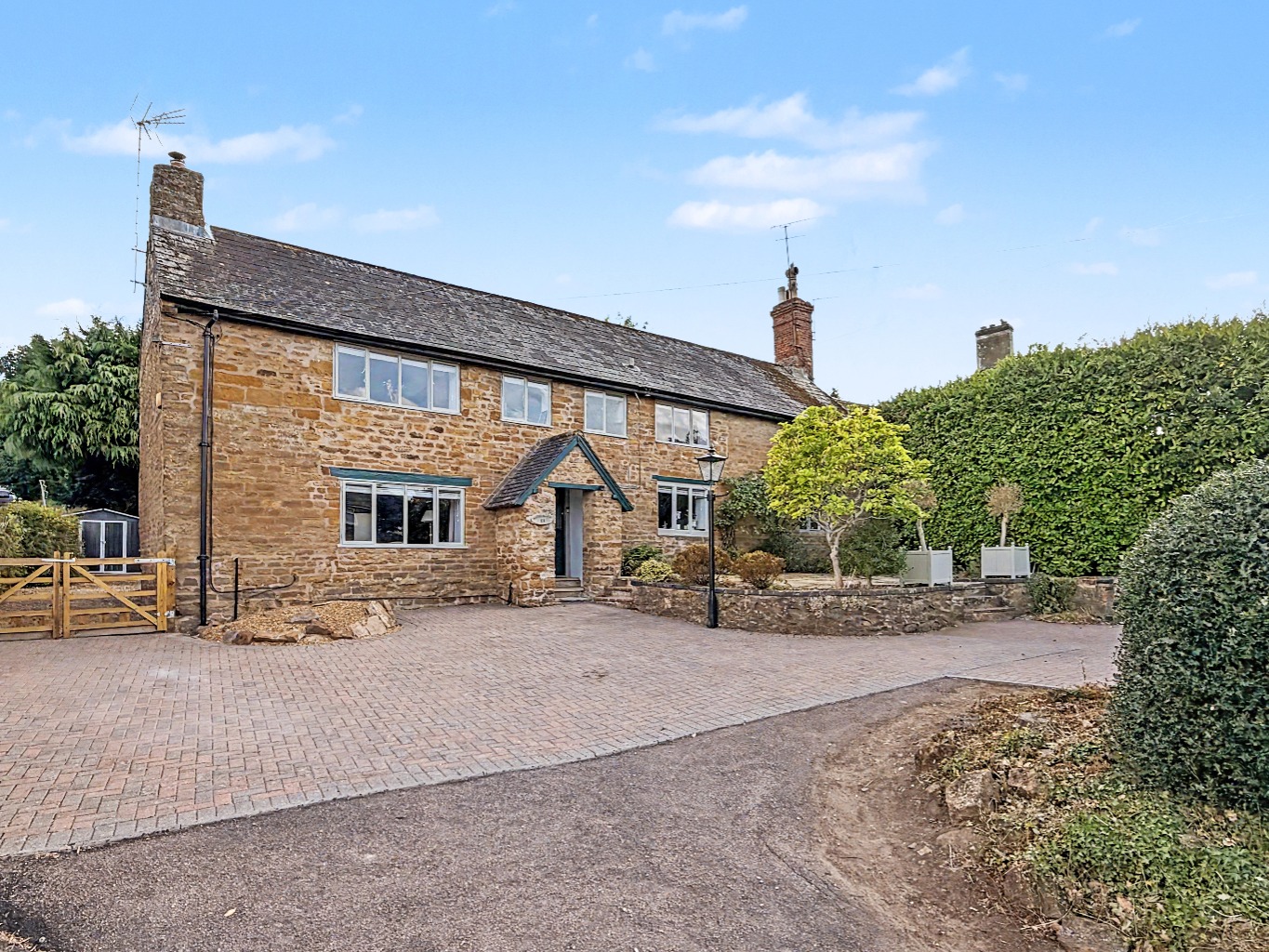 Manor Farm, Five Bedroom Grade ll listed Home Situated in the Heart Of Drayton.