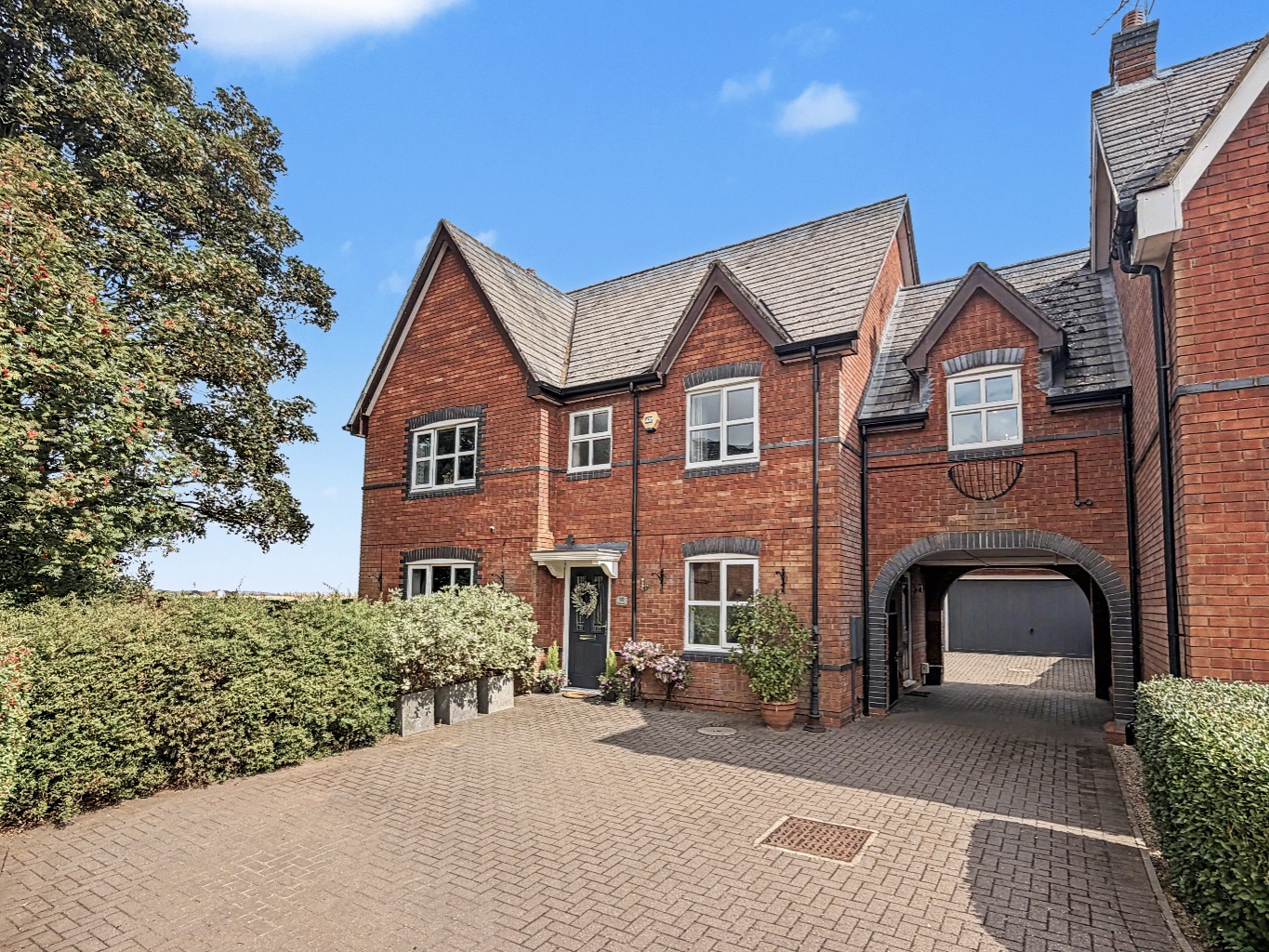 Five Bedroom Link-Detached Property For Sale in Naseby, Northamptonshire