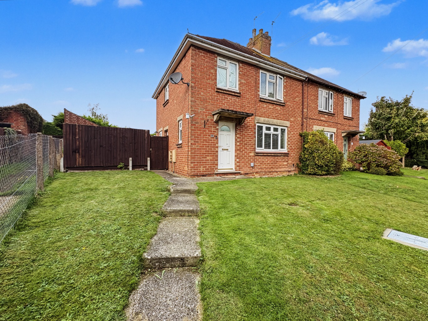 Three Bedroom Semi-Detached Property For Sale in Daventry, Northamptonshire.