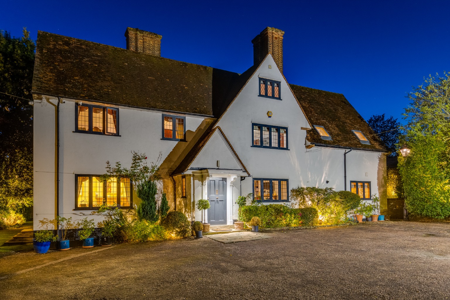 Exquisite Edwardian Residence: Six Bedrooms, Six Bathrooms, Prime Hitchin Location Exquisite Edwardian Residence: Six Bedrooms, Six Bathrooms, Prime Hitchin Location