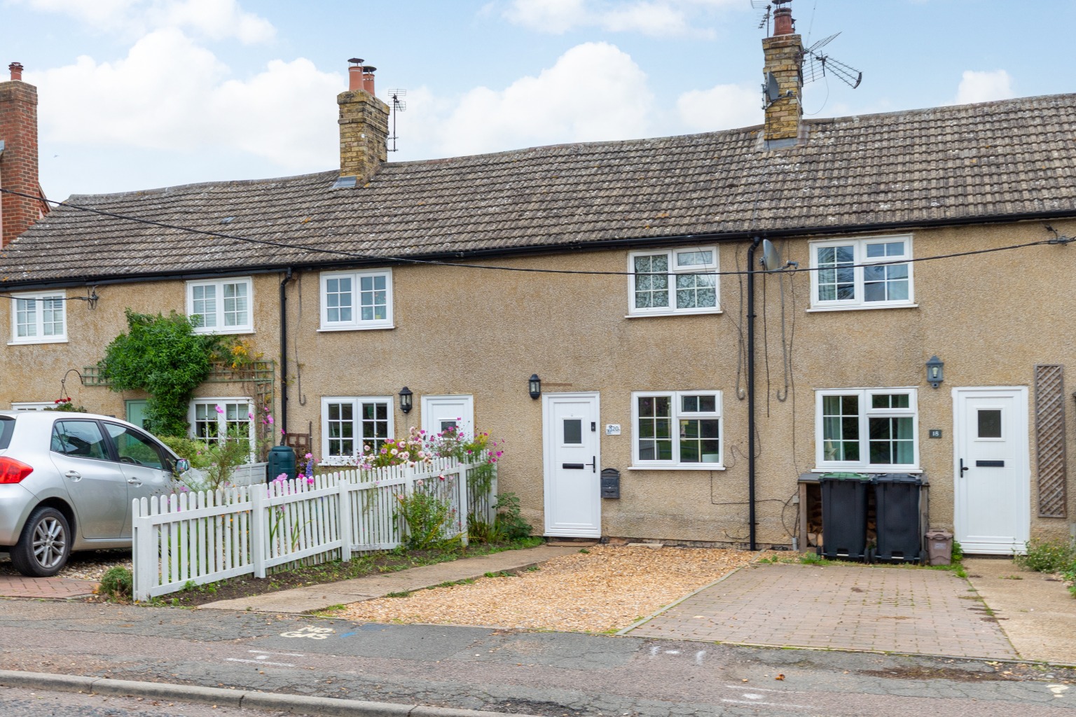 Charming Two-Bedroom Character Cottage with Countryside Views in Hitchin