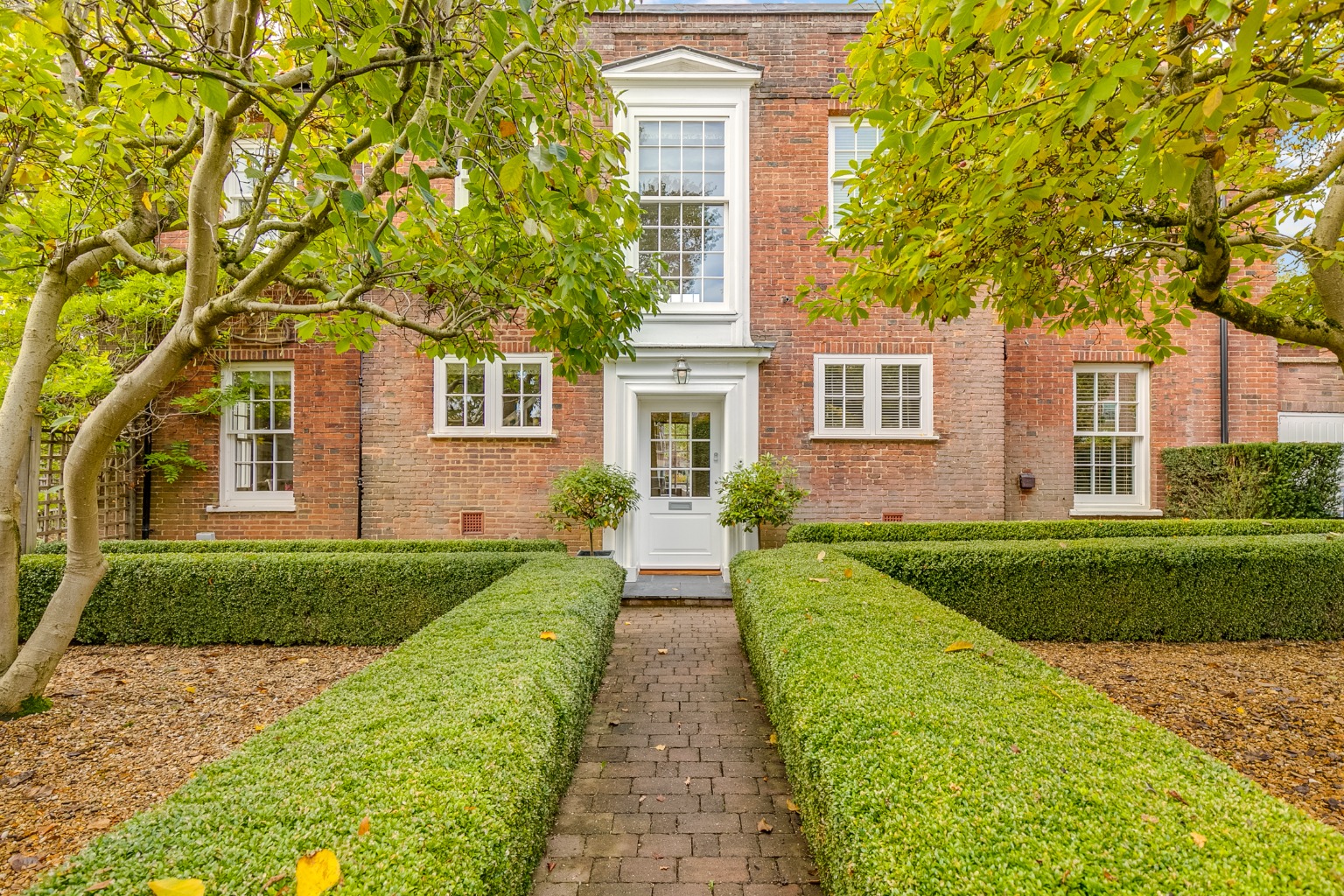 Five Bedroom Detached Home In Prime Welwyn Garden City