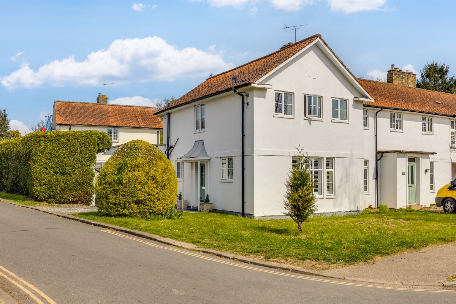 Three Bedroom End of Terrace Home in Prime West Side AL8