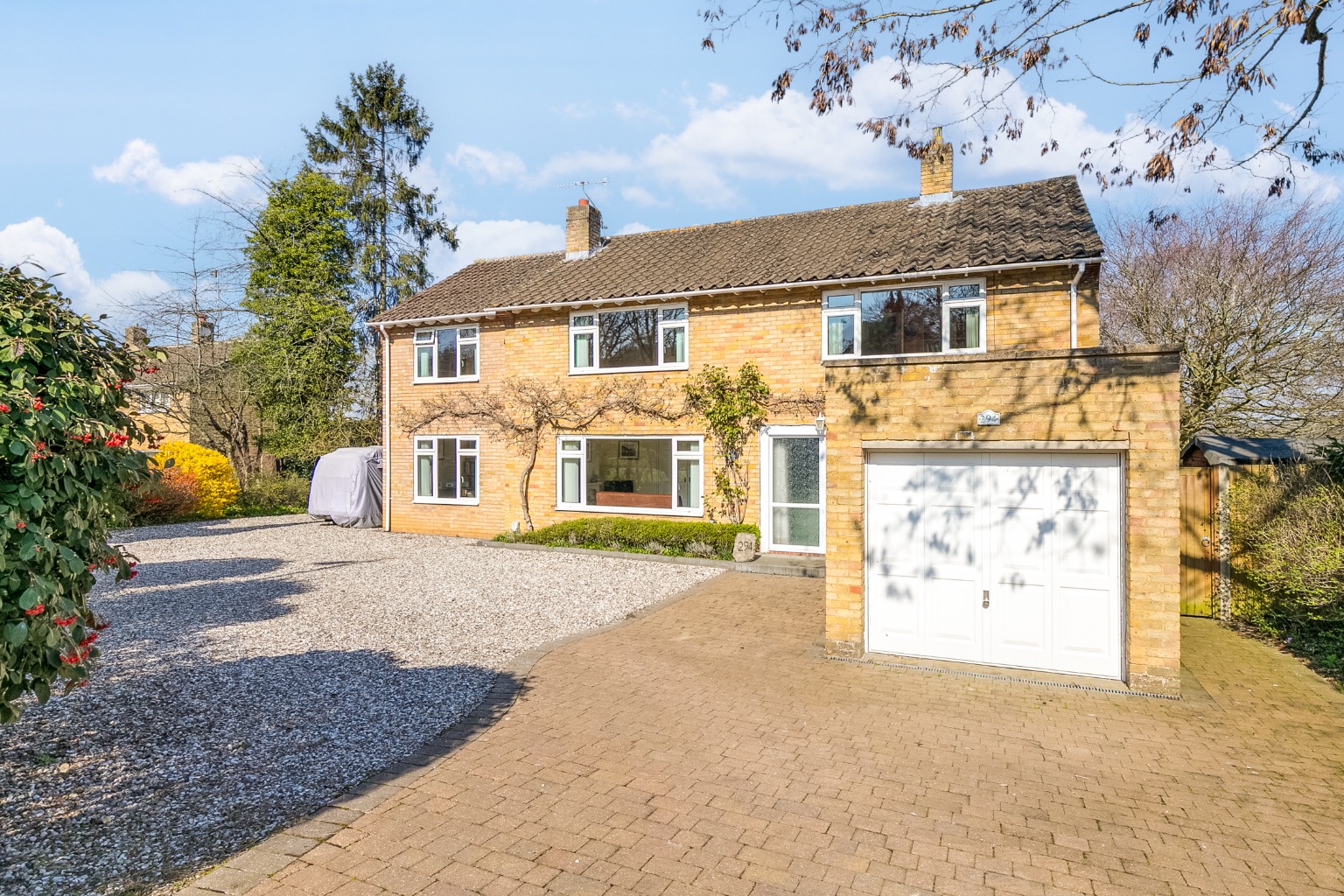 Spacious Four-Bedroom Detached Family Home in Knightsfield, Welwyn Garden City