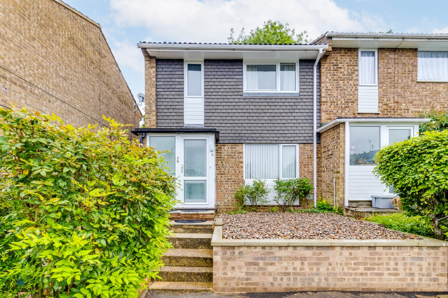 Charming Chain-Free Three-Bedroom End-of-Terrace Home in Welwyn Garden City