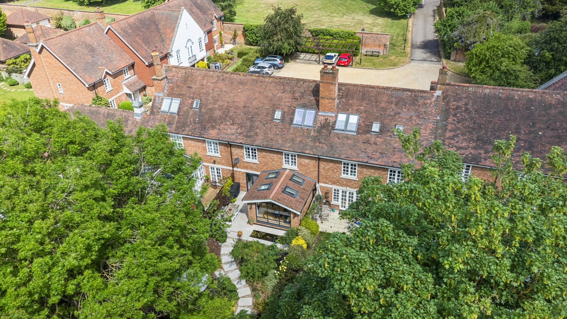 Exquisite Four-Bedroom Family Home in Secluded Tewin Water, Welwyn, Close to Welwyn North Station