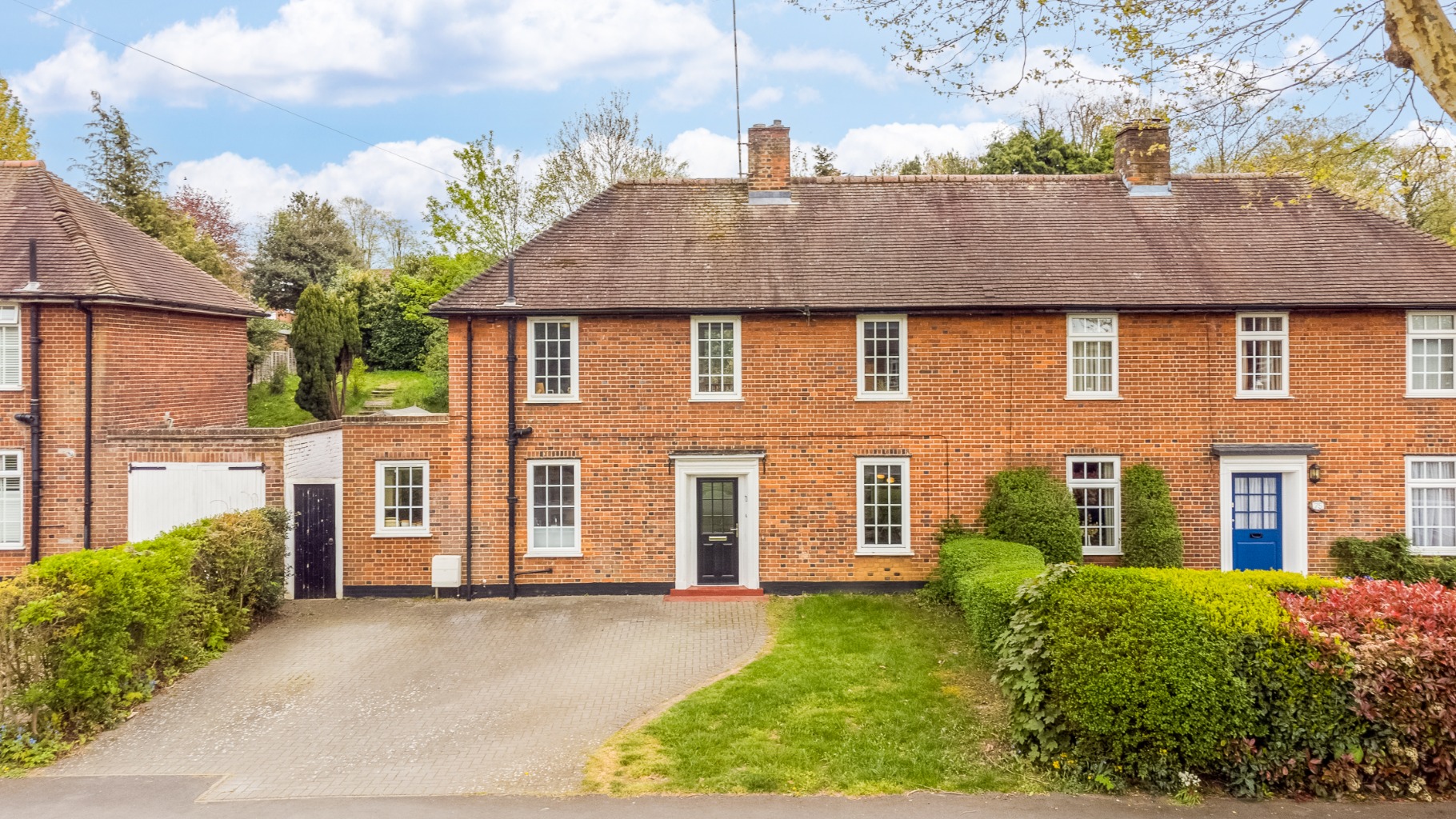 Exceptional Four-Bedroom Semi-Detached Home in Prime Welwyn Garden City