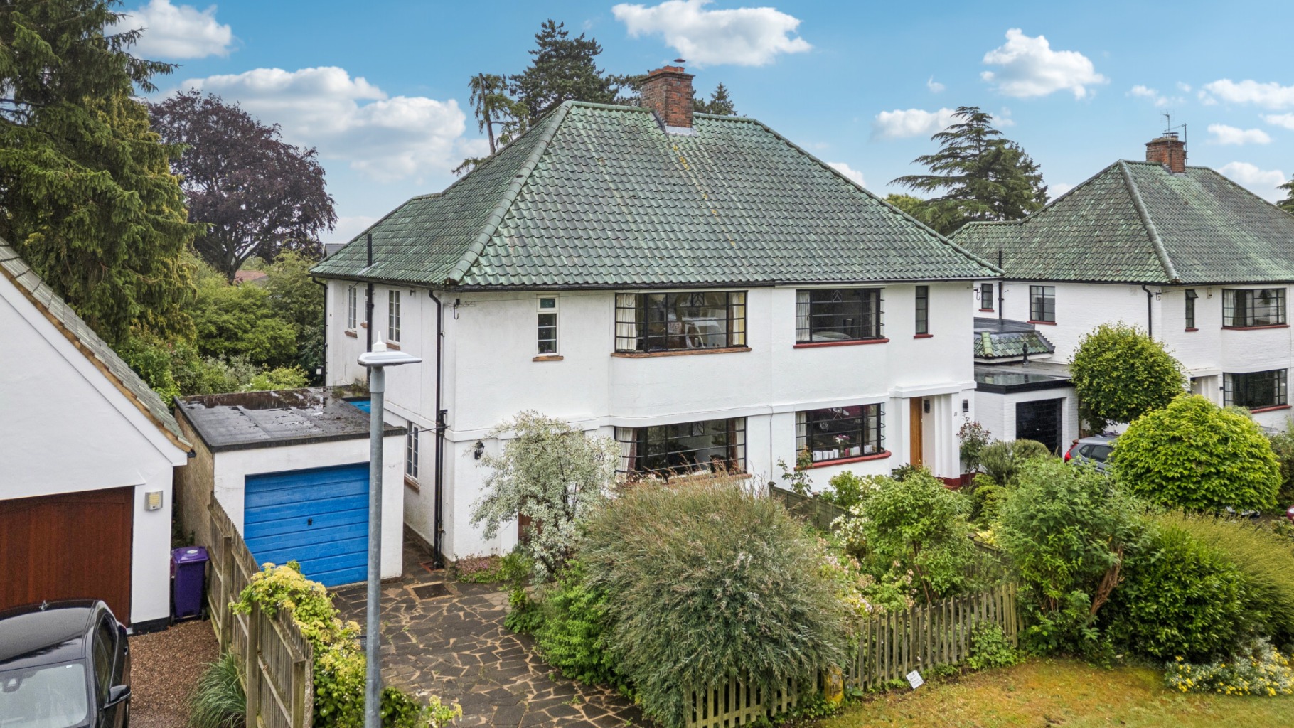Spacious Family Home on a Private Road with Exceptional Potential, Close to the Station