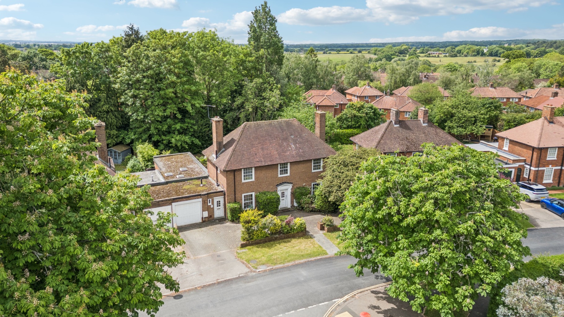 Substantial Four-Bedroom Family Home in Prime Welwyn Garden City Location