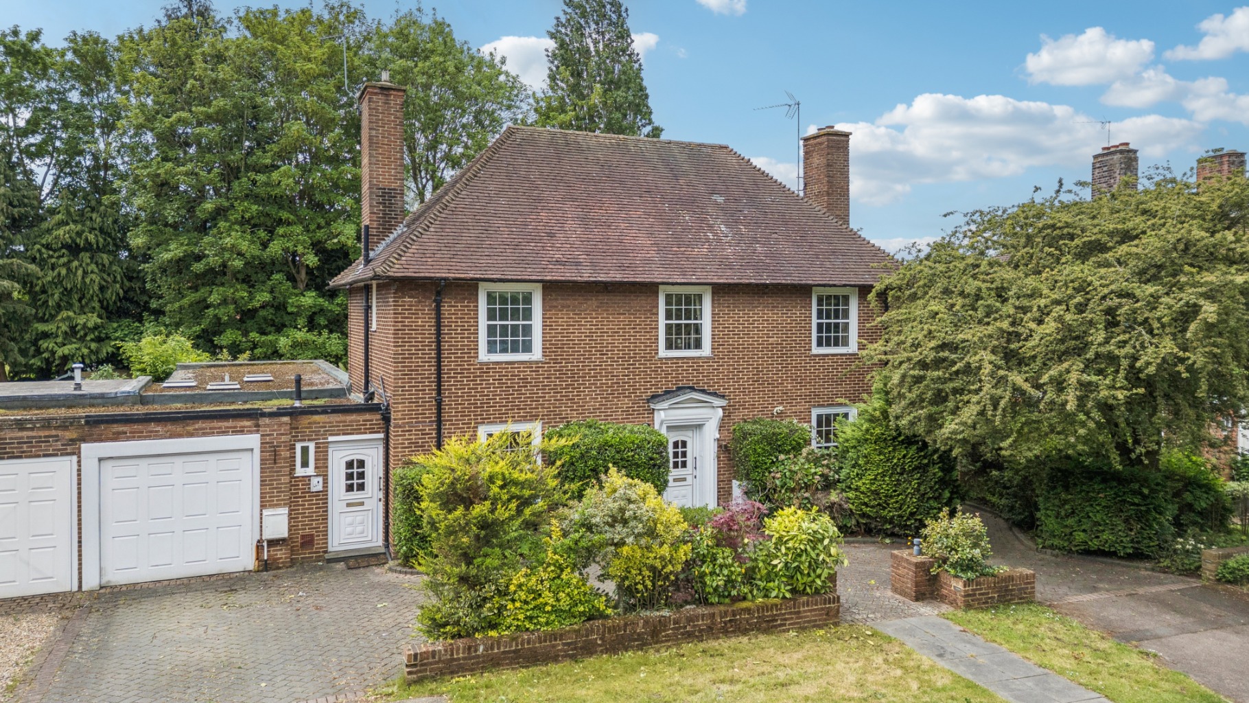 Substantial Four-Bedroom Family Home in Prime Welwyn Garden City Location
