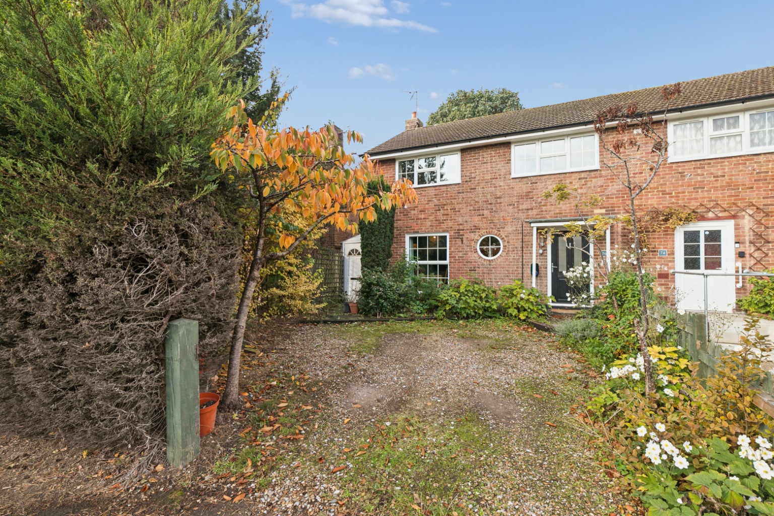 Charming 3-Bed Welwyn Garden City Home with Conservatory