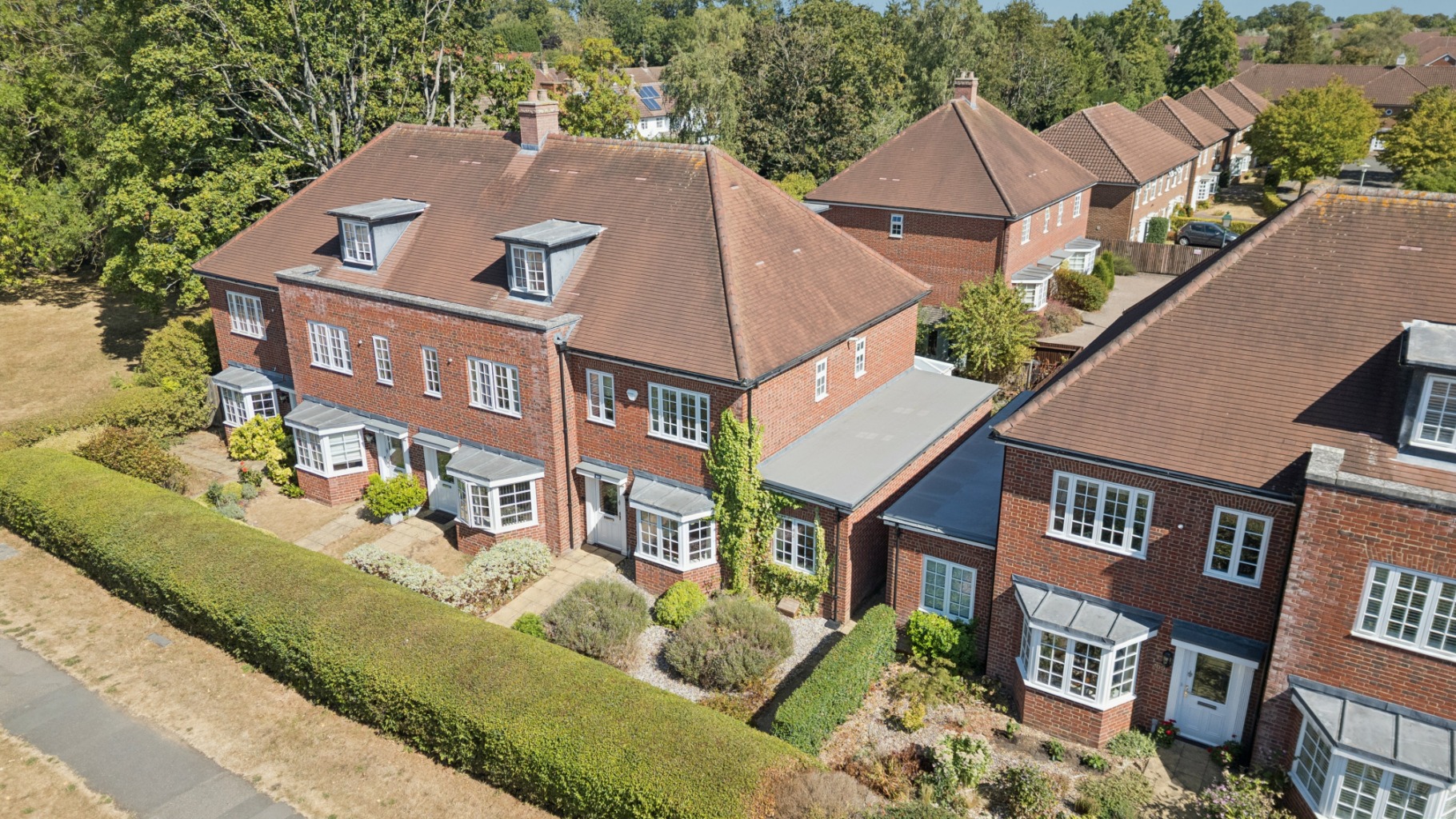 Charming 4-Bed Home in Prime Welwyn Garden City Location