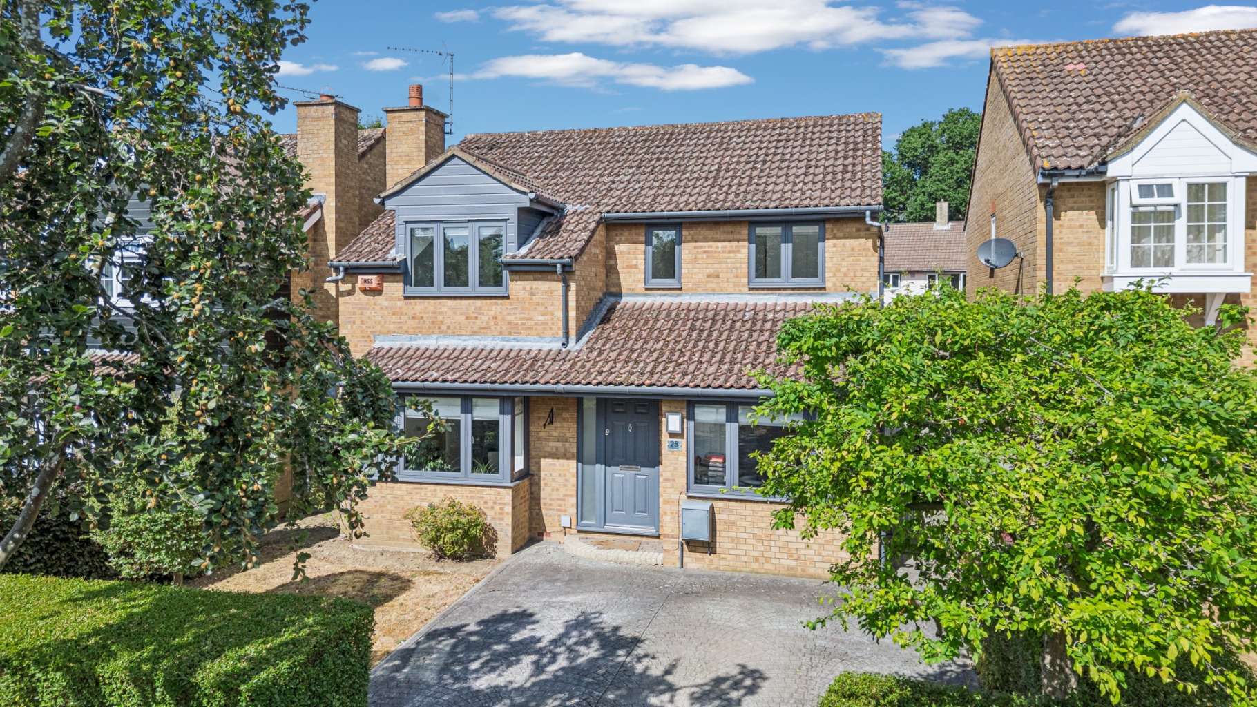 Stunning Four-Bedroom Detached Family Home in Quiet Cul-de-Sac