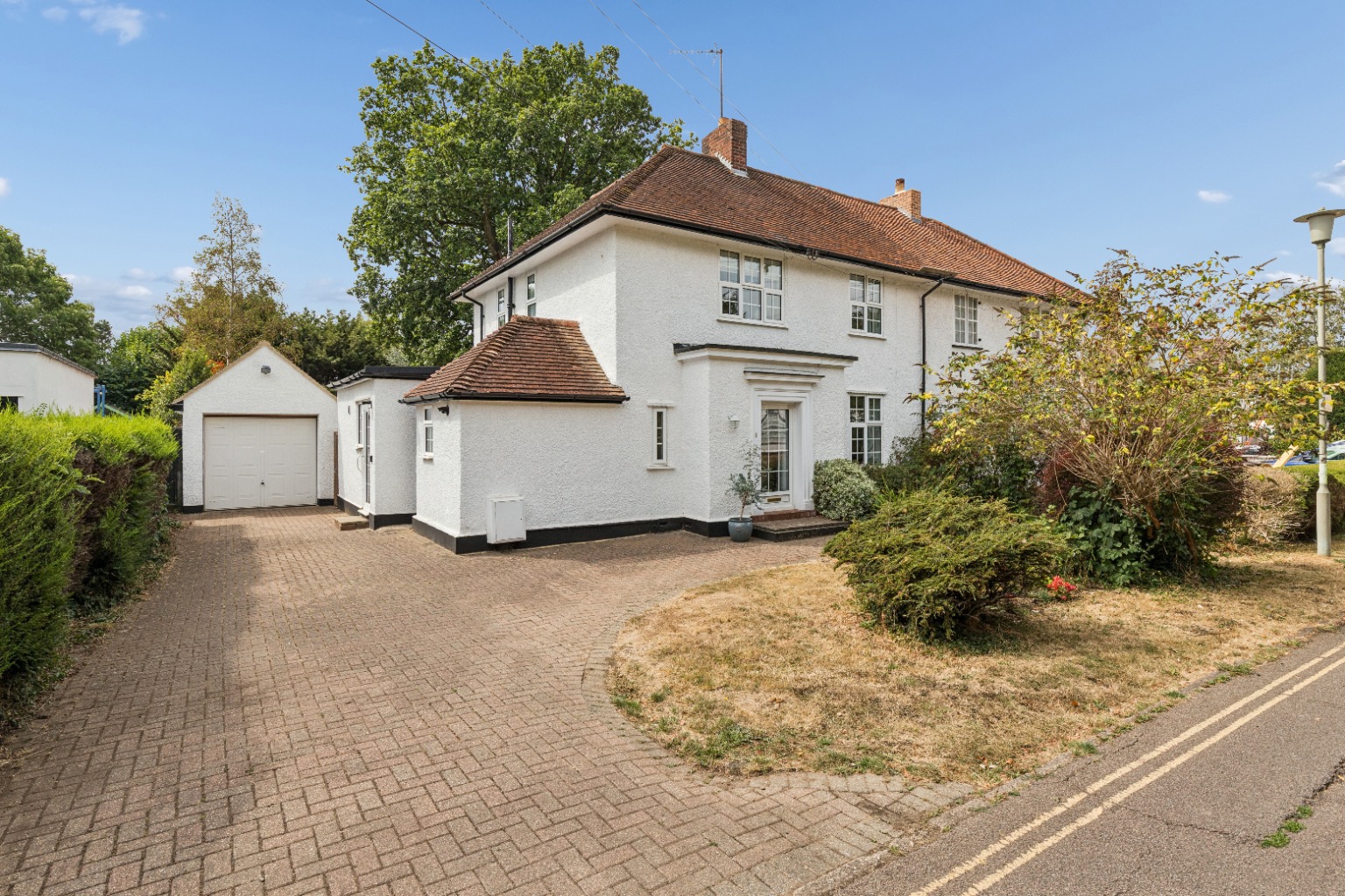 Spacious Three-Bedroom Semi-Detached Home in Prime Welwyn Garden City Location