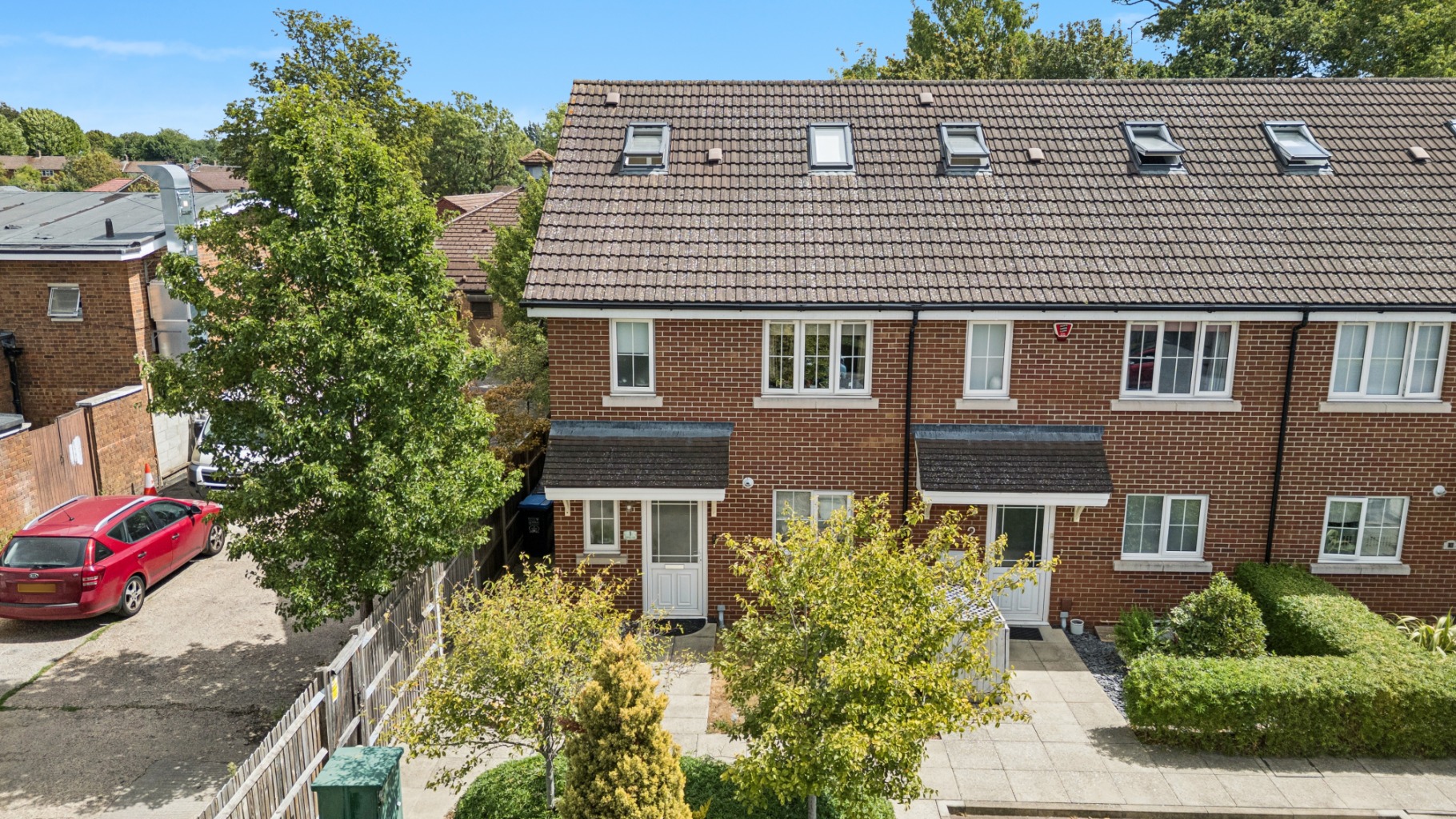 Modern Three-Bed Townhouse in Welwyn Garden City