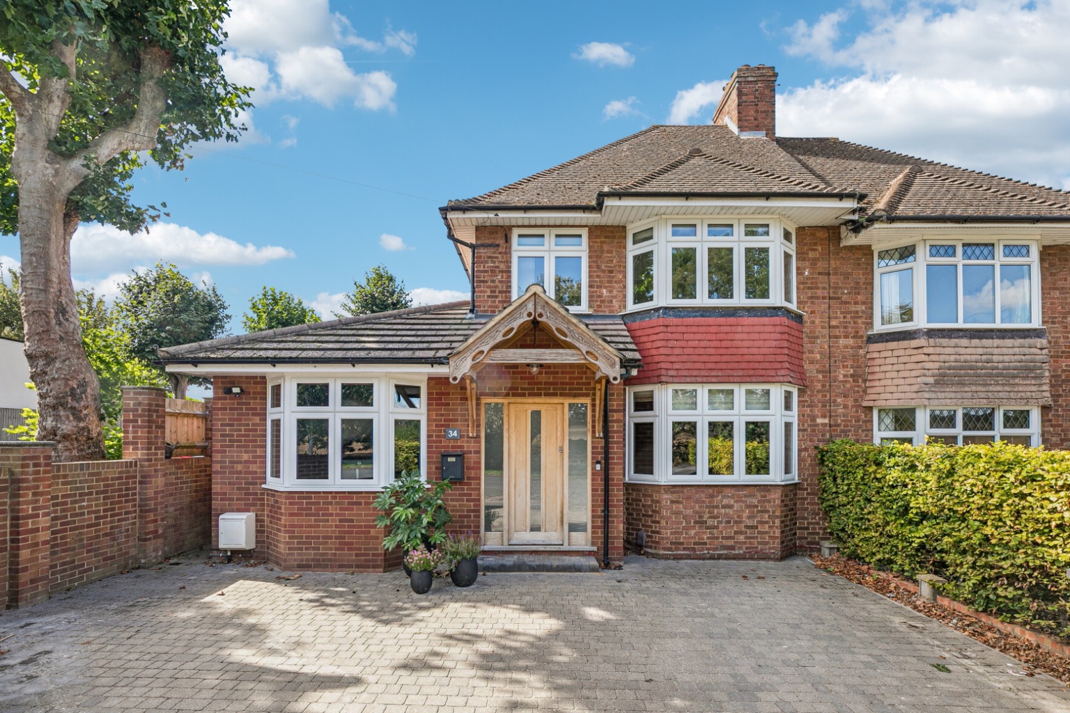 Stunning 4-Bed Family Home in Hitchin with Open Views
