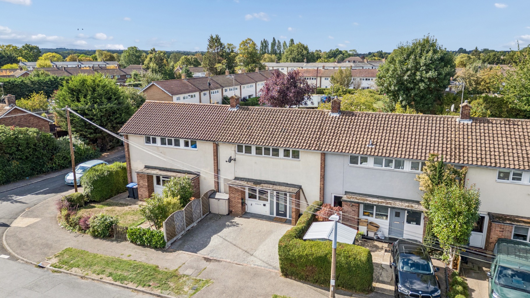 Charming 2-Bed Terraced Home with driveway in Welwyn Garden City