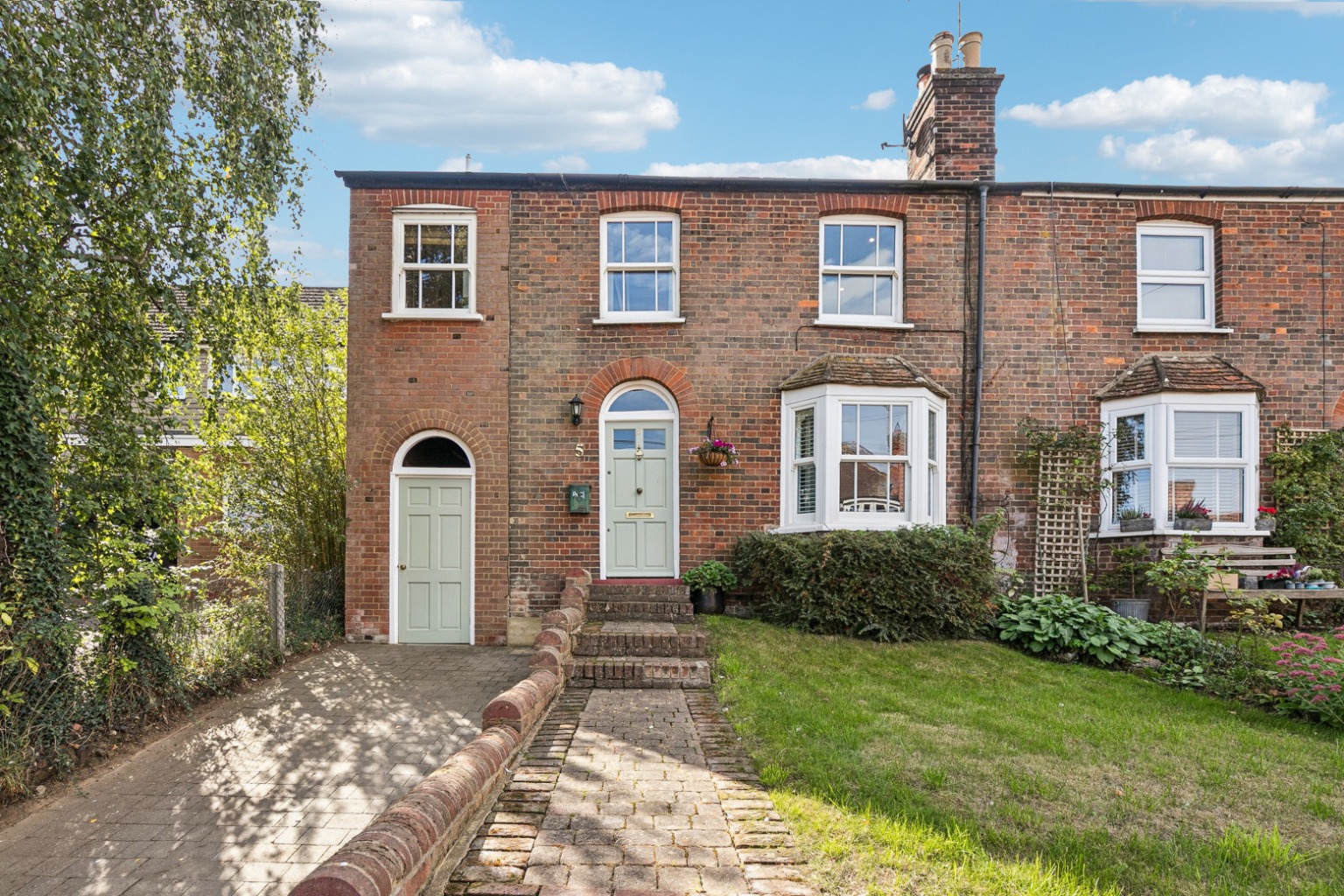 Stylish 3-Bed End-Terrace with Driveway in Sought-After Whitwell