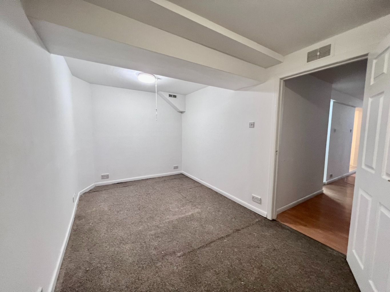 Well located 1 bedroom ground floor flat on Park Lane in the Heart of Wembley Central property first image