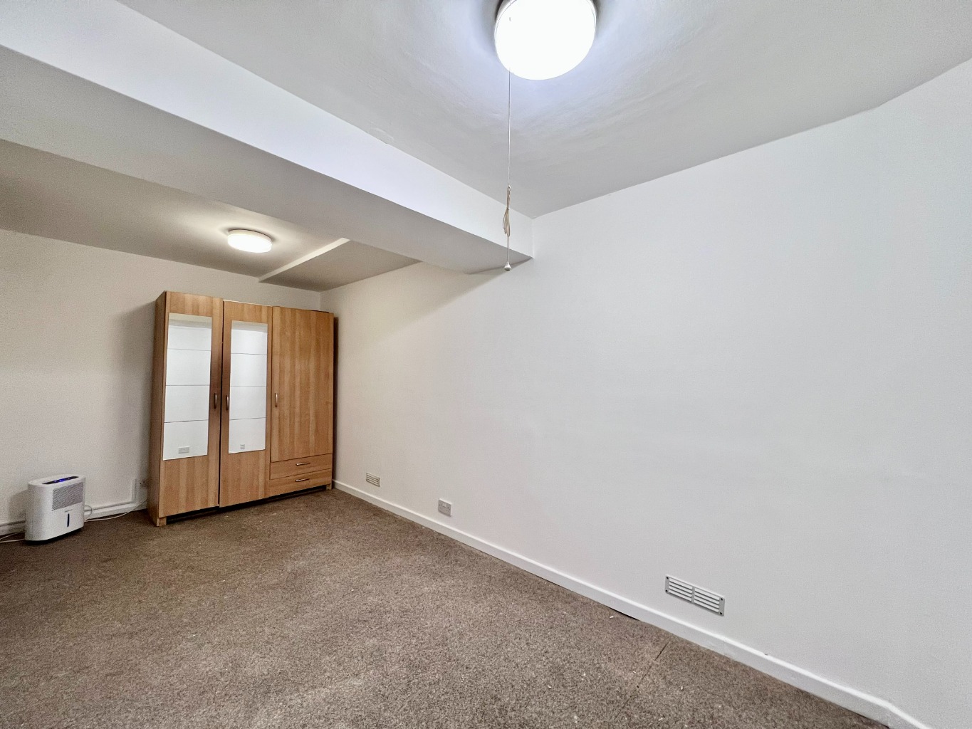 Well located 1 bedroom ground floor flat on Park Lane in the Heart of Wembley Central property first image