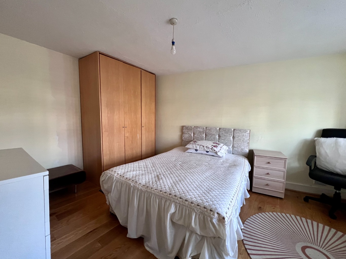Spacious Double Room in Shared Accommodation - ALL BILLS INC! property first image