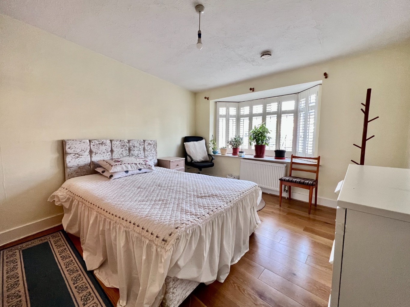 Spacious Double Room in Shared Accommodation - ALL BILLS INC! property first image