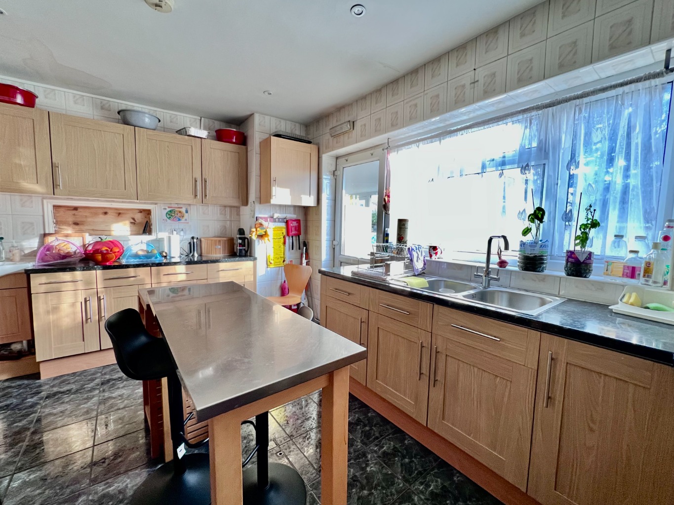 Spacious Double Room in Shared Accommodation - ALL BILLS INC! property first image