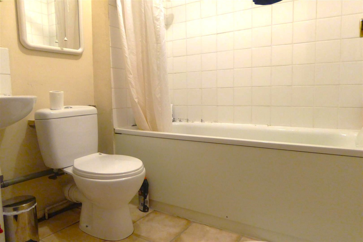 Well presented 1 bedroom first floor flat in Northwood for rent property first image