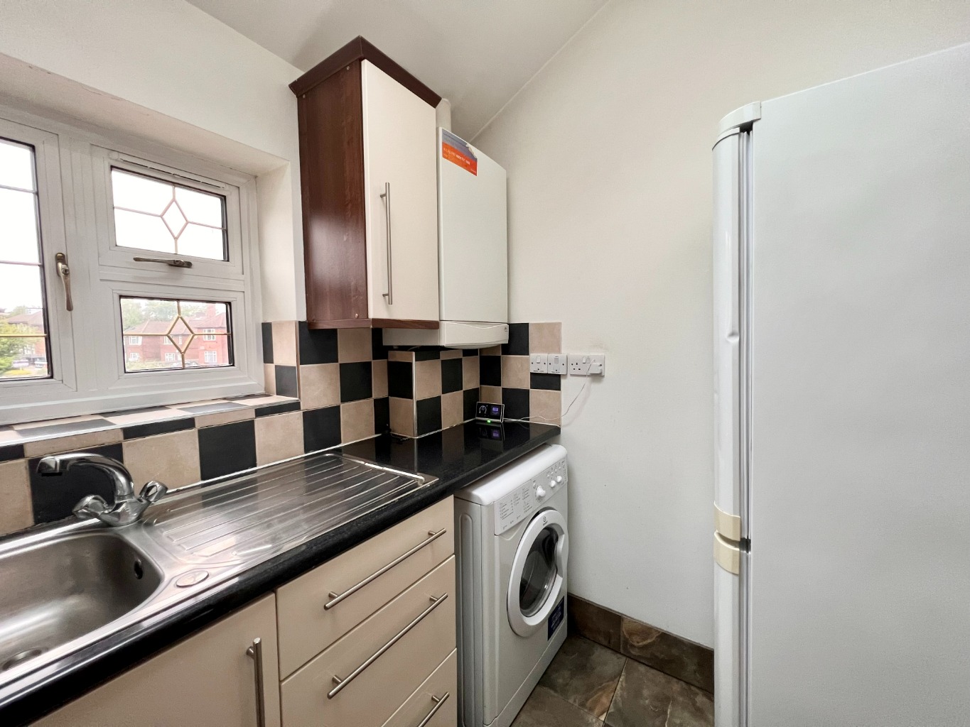 Bright and Spacious 2 double bedroom 1st floor flat on Lyon Park Ave available now for rent. property first image