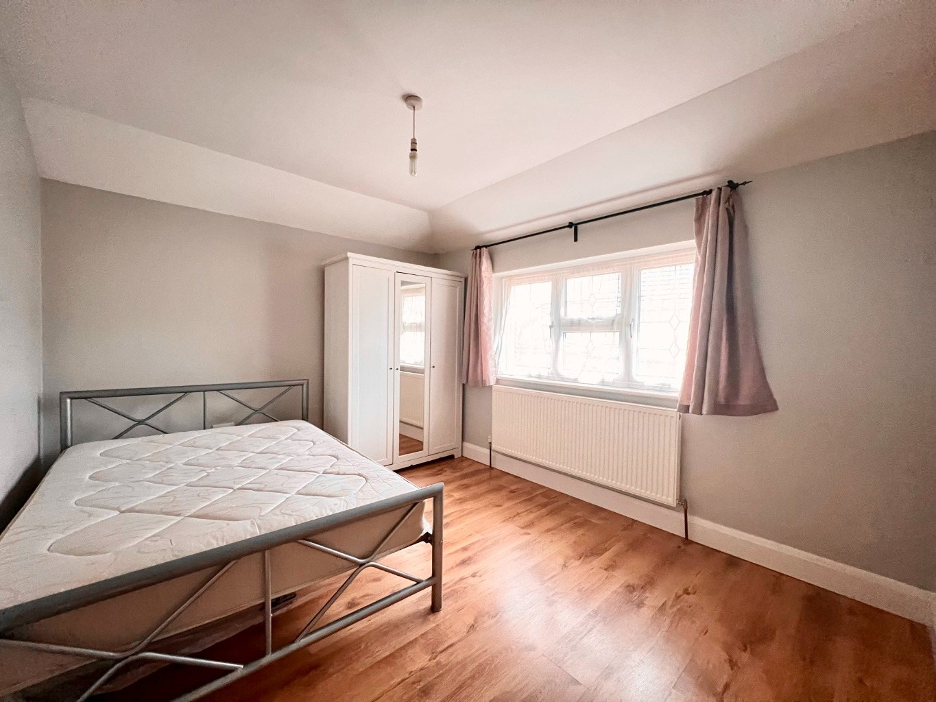 Bright and Spacious 2 double bedroom 1st floor flat on Lyon Park Ave available now for rent. property first image