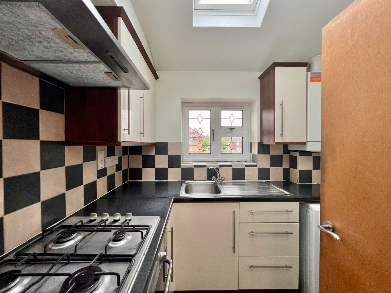 Bright and Spacious 2 double bedroom 1st floor flat on Lyon Park Ave available now for rent. property first image