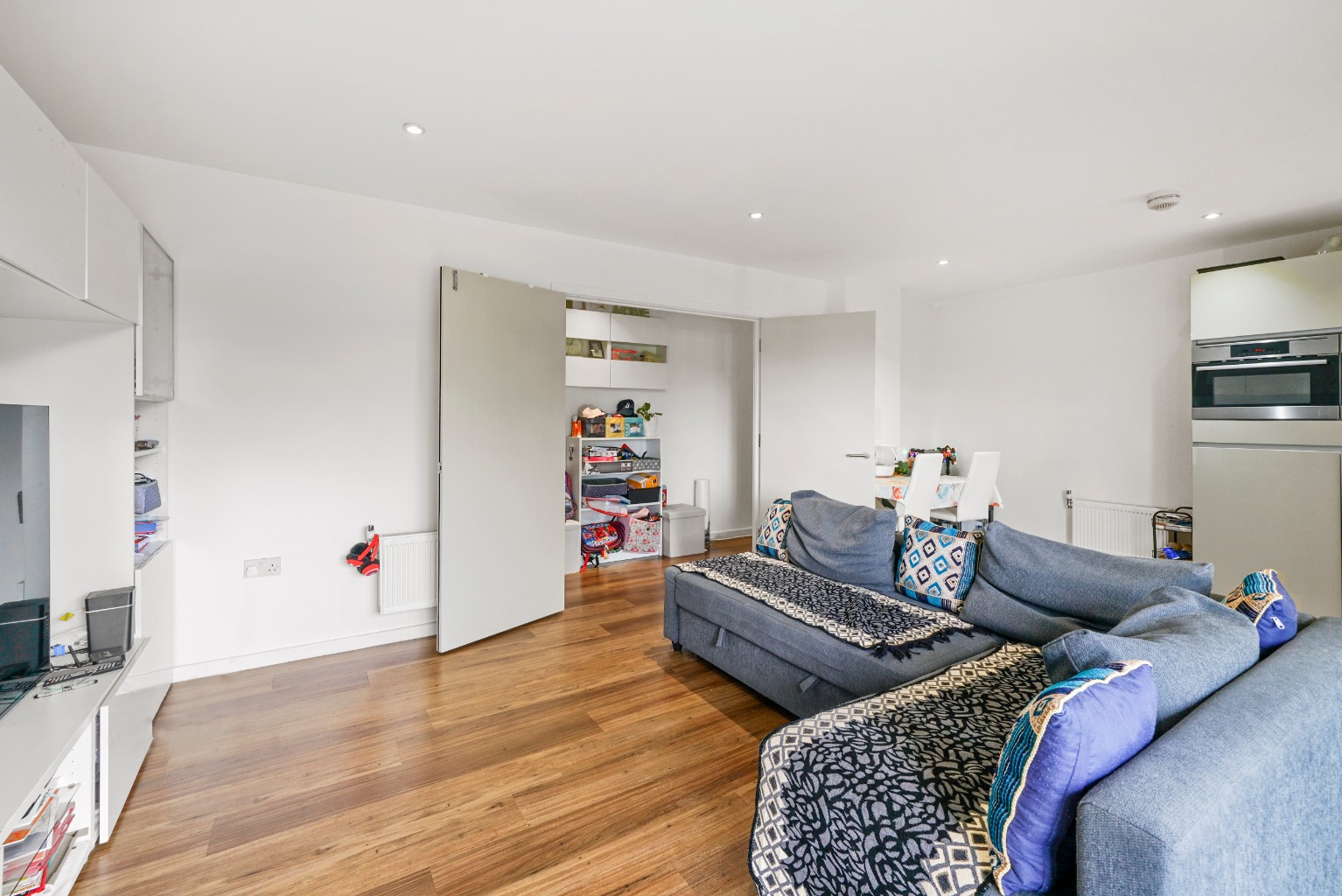 Don't miss the opportunity to make this remarkable apartment your own! Contact us today! property first image