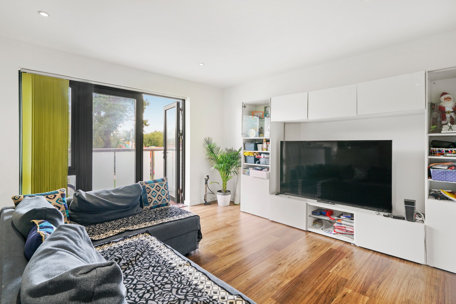 Don't miss the opportunity to make this remarkable apartment your own! Contact us today! property first image