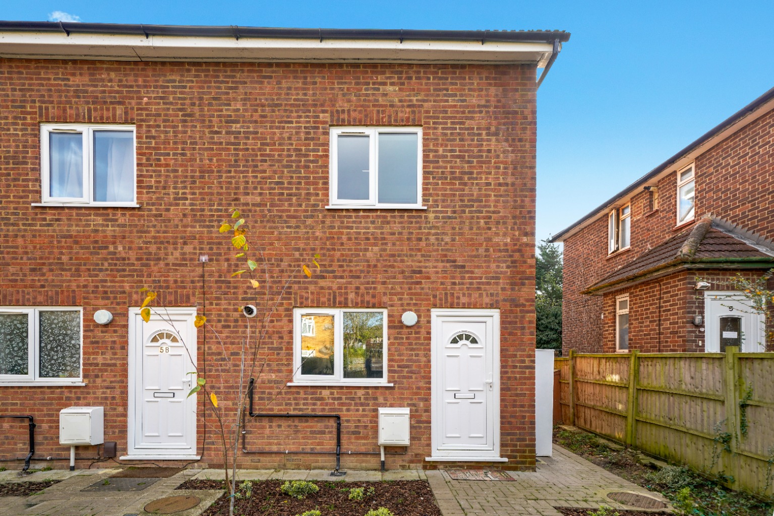 Modern 4-Bed Home in Wembley, Excellent Transport Links property first image