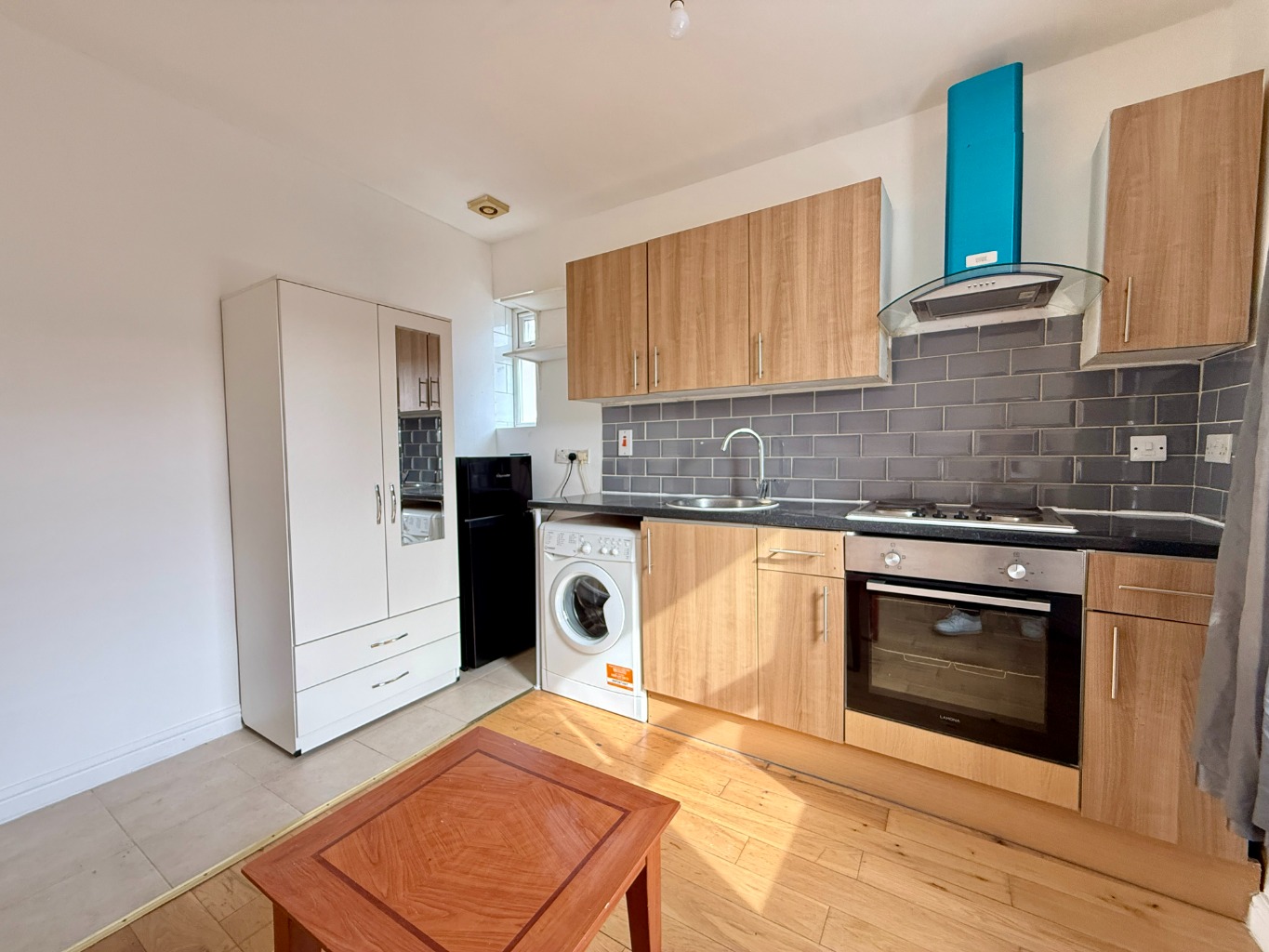 Compact Studio or 1 Bed Flat in South Ealing which has been Newly Decorated with Communal Garden property first image