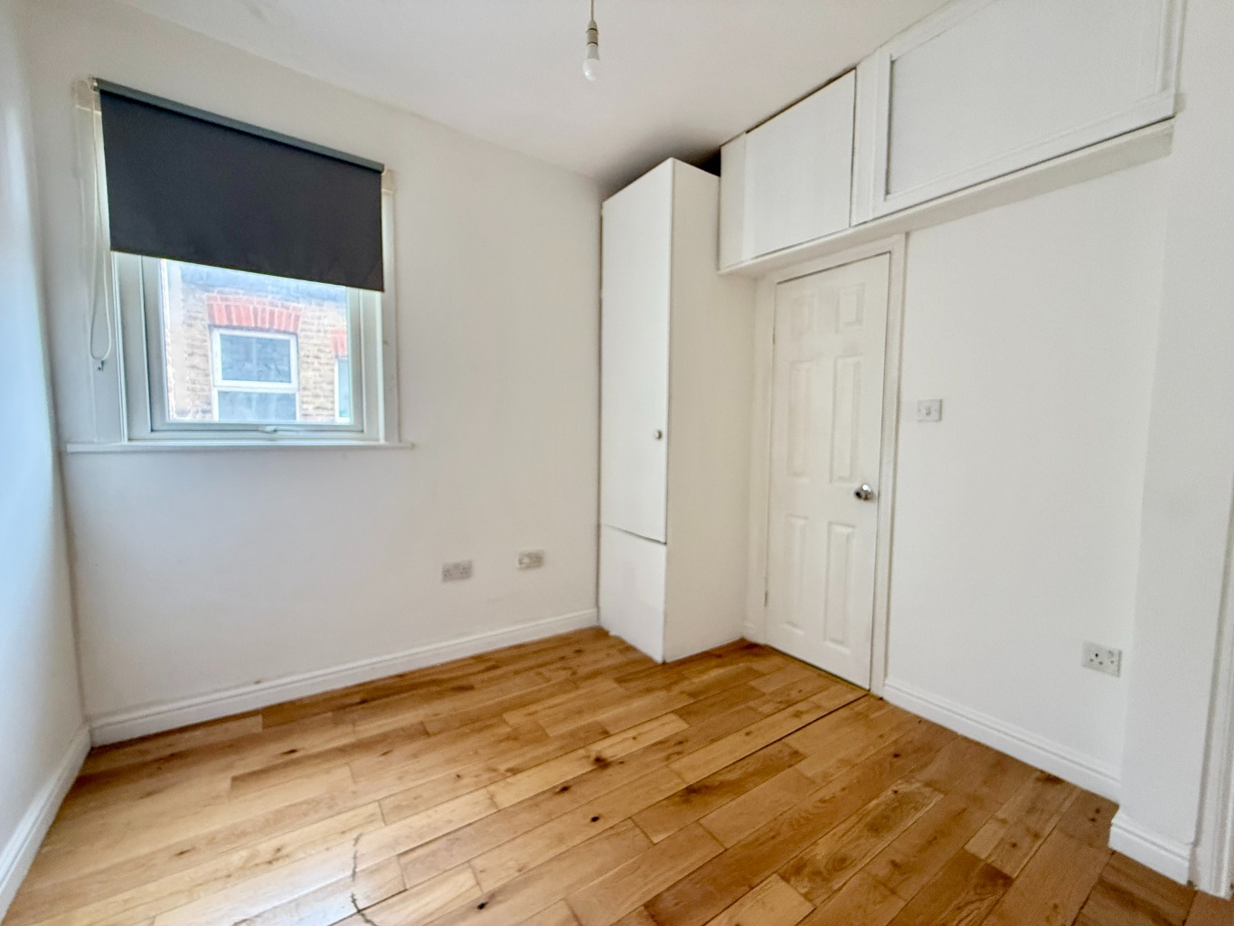 Compact Studio or 1 Bed Flat in South Ealing which has been Newly Decorated with Communal Garden property first image