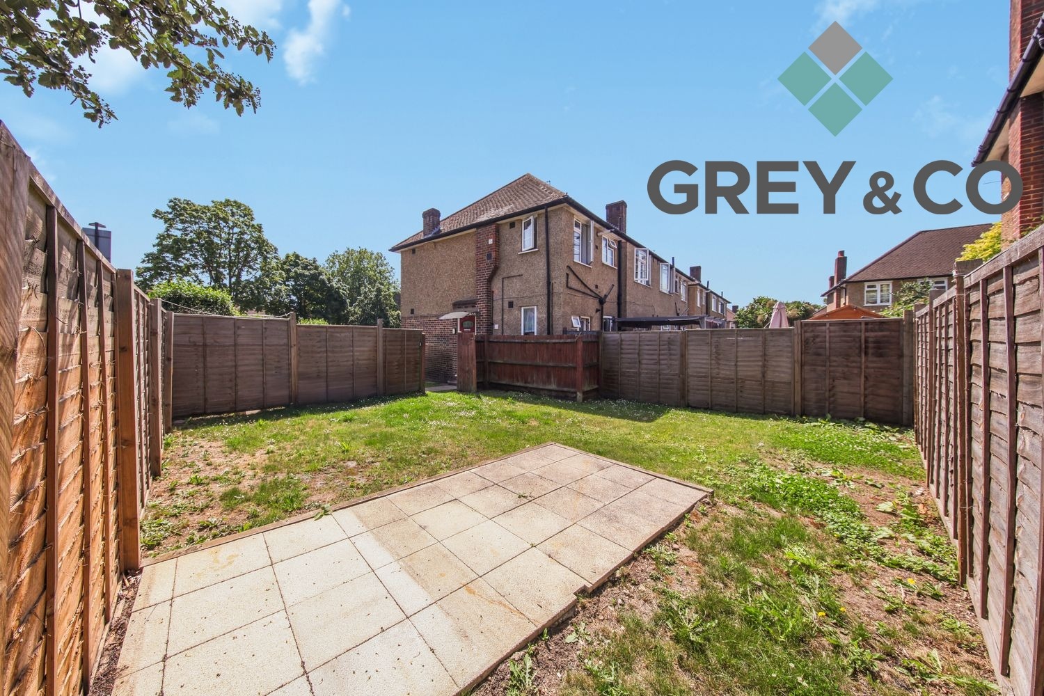 Stylish 2-Bed Greenford Apartment with Garden & Excellent Transport property first image