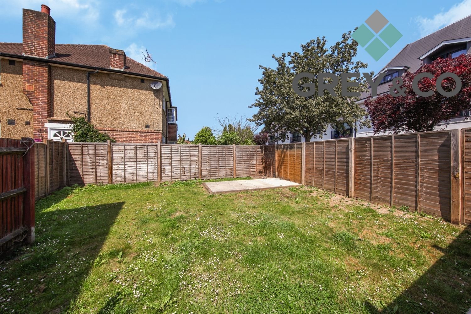 Stylish 2-Bed Greenford Apartment with Garden & Excellent Transport property first image