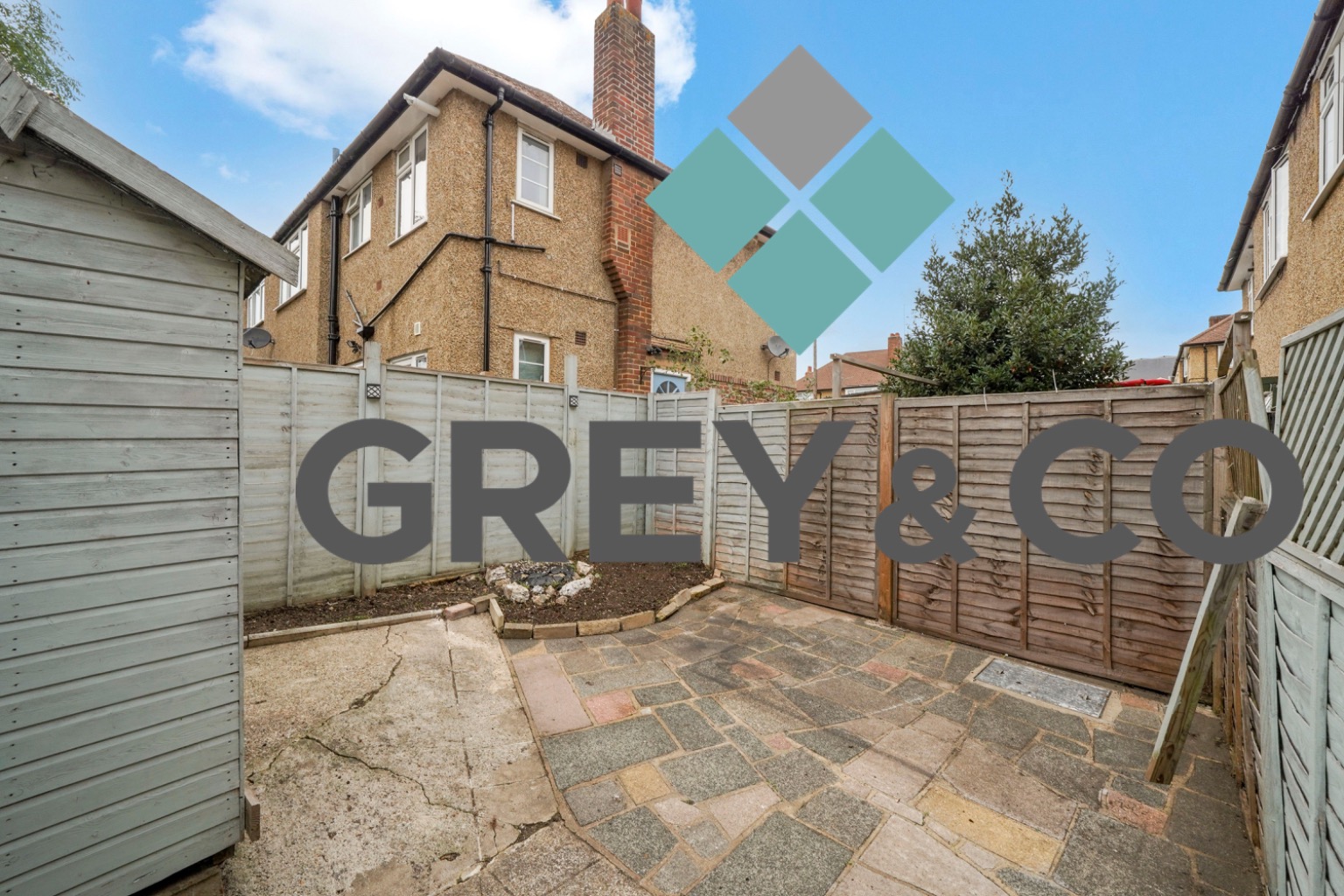 Charming 2-Bed Flat in Greenford, Excellent Transport Links property first image