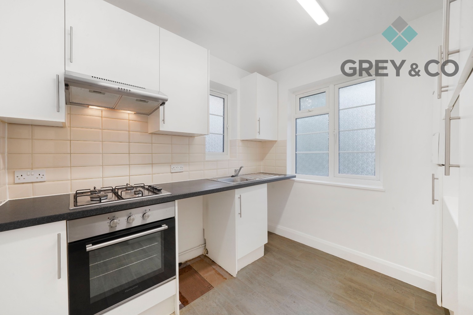 Charming 2-Bed Flat in Greenford, Excellent Transport Links property first image